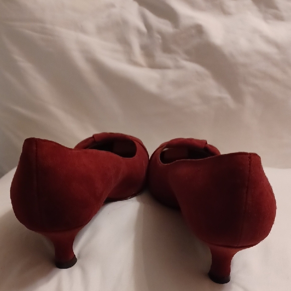 Marina Rinaldi Red Heels with Bow Accent - Picture 4 of 12